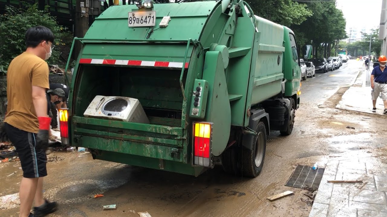 🇰🇷 Seoul Floodings Summer 2022 | The Clean Up | Rearloader Garbage Truck