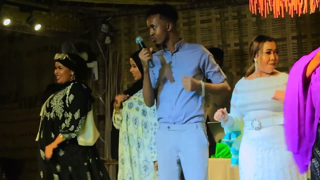 Porno keksa erkaklar yalaydi