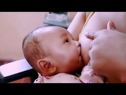 menyusui bayi sambil duduk santai//mamah muda masa kini@wongdesotv5238