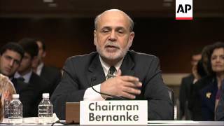 Bernanke signals Federal Reserve to maintain stimulus efforts
