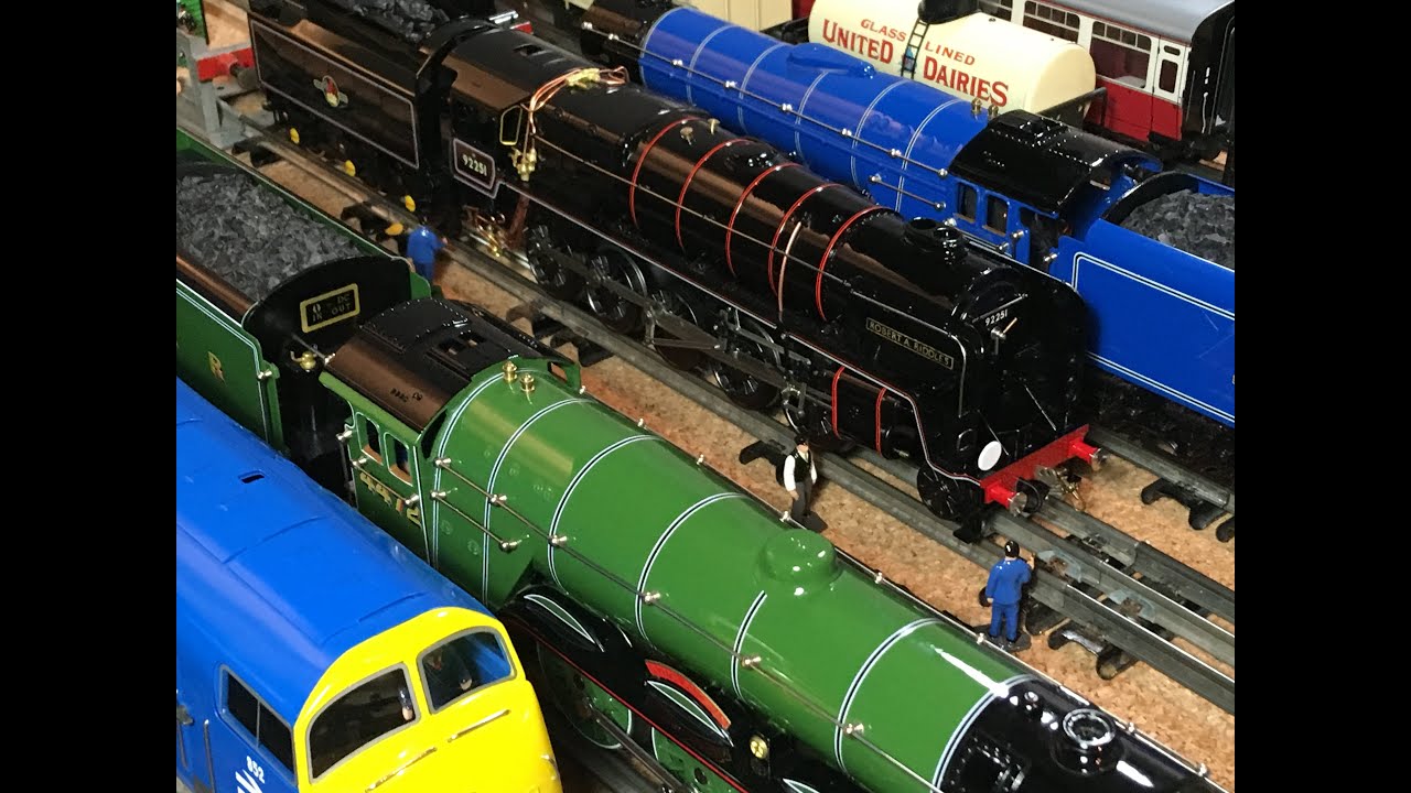 ACE Trains Standard 9F Locomotive ‘Robert A Riddles’ - YouTube