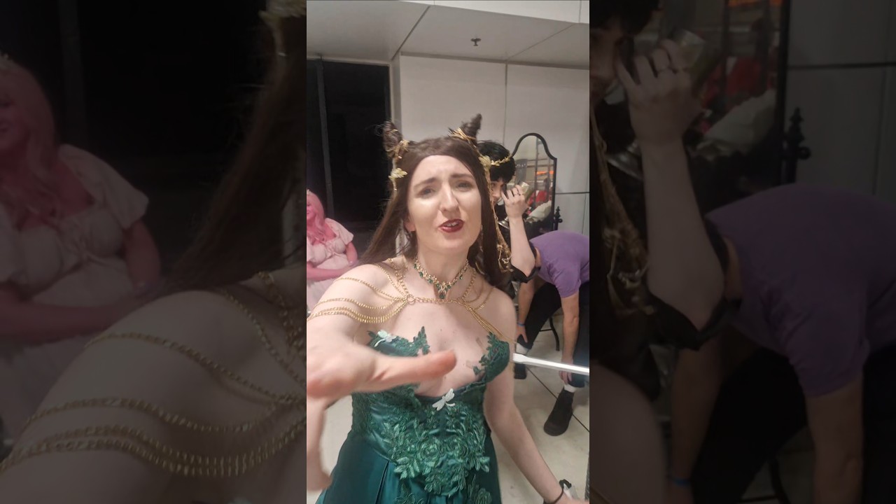 😍Booktok twins😍 mortal brown haired protagonists💕representing at MCM Birmingham #shorts #cosplay