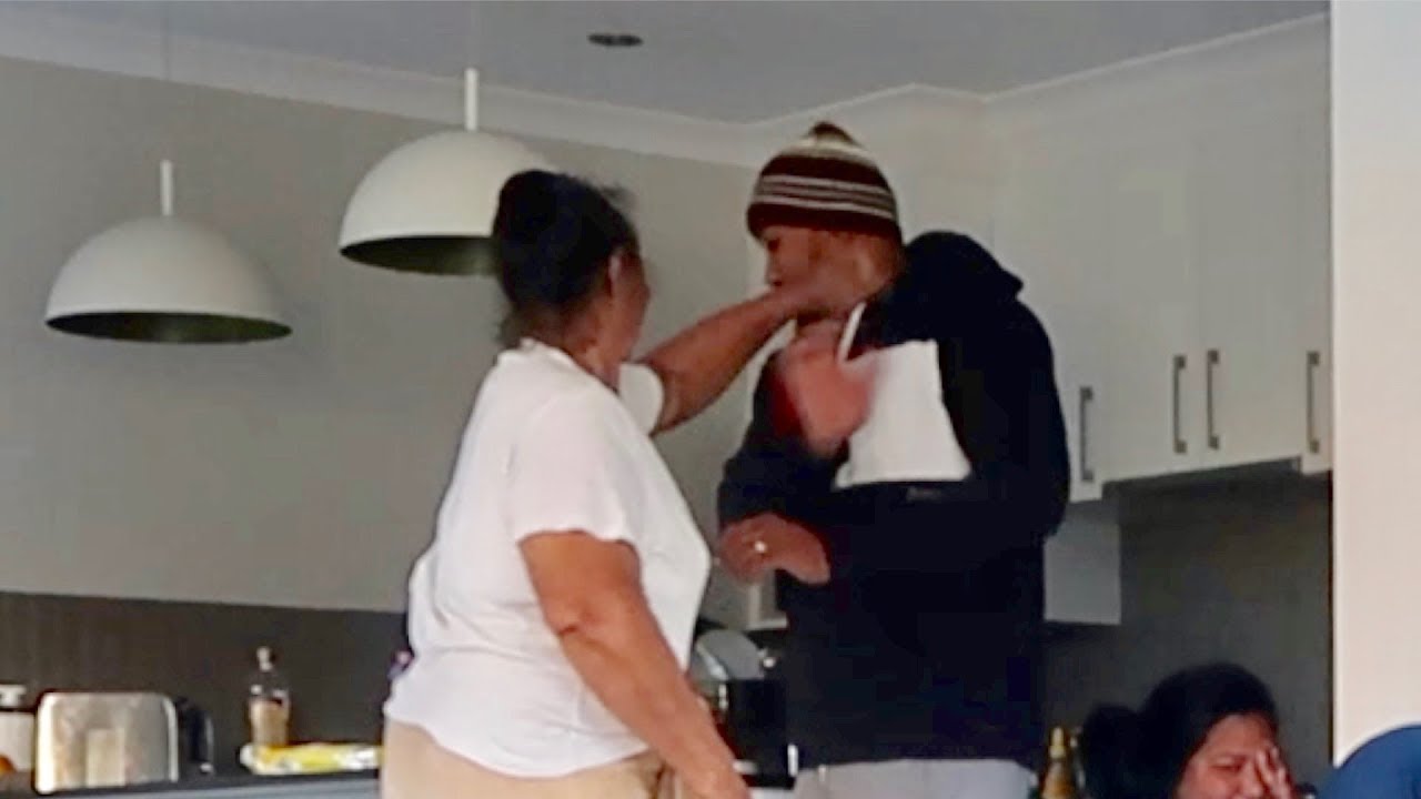 МОЙ МУЖ САМОАНЕЦ ПОДРУГАЛСЯ НАД СВЕЖЁСТЁГОЙ! (она его подшутила)