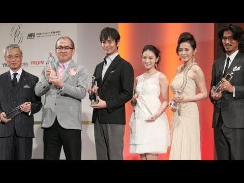 ベストドレッサー賞に最年少１６歳の武井咲さんら Youtube