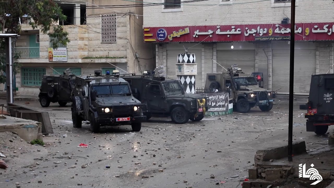 تصدي المواطنين لقوات الاحتلال خلال اقتحام مخيم عقبة جبر في اريحا