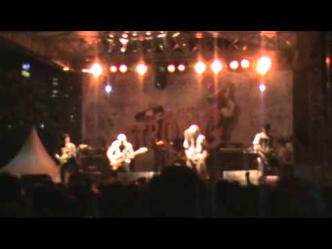 Parau - Evolusi Dua Serigala Live at Jakcloth 2013