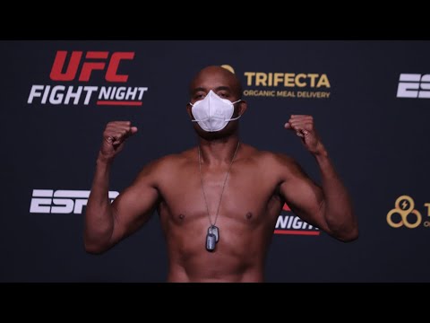 UFC FIGHT NIGHT SILVA vs HALL pesagem (WEIGH IN)