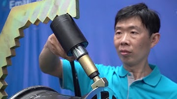 Rim straightening machine operation video | Bent wheel repair machine ARS26