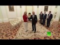 رئيسة كرواتيا تقدم هدية قيمة للرئيس بوتين