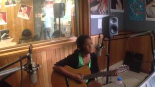 Video thumbnail of "Jenny "Sariah" Tuhoe, live acoustique à Polynésie 1ère"