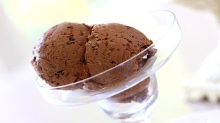 Beth's Homemade Chocolate Chunk Ice Cream | ENTERTAINING WITH BETH screenshot 3