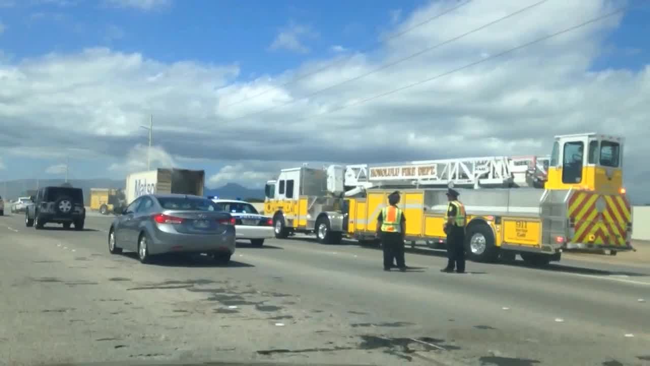 Tractor trailer post fire on H-1 - YouTube