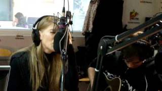 Corina, In Studioul Pro Fm - Colinde Pentru Sara Si Nicolai, La Alarma