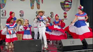 Esteban con el grupo floklorico Ramona Torres en la Junta Hispana.