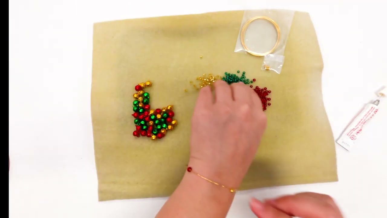 【オーロラホワイト】クリスマスベルストラップ・ハンドメイド Crankin Out Crafts ep575 Christmas Jingle Bell Bracelets - YouTube