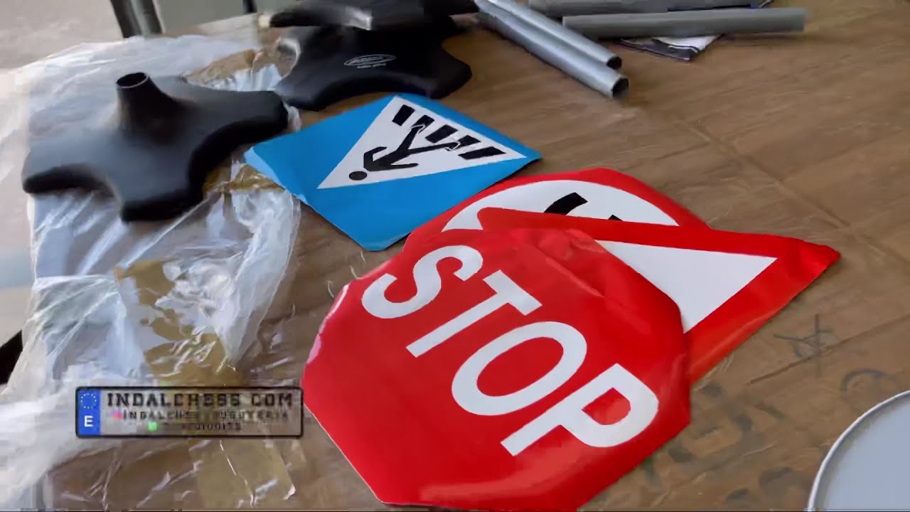 Set de señales de tráfico ⛔🚫🚸⚠️ para educación vial con coches de batería 🔋