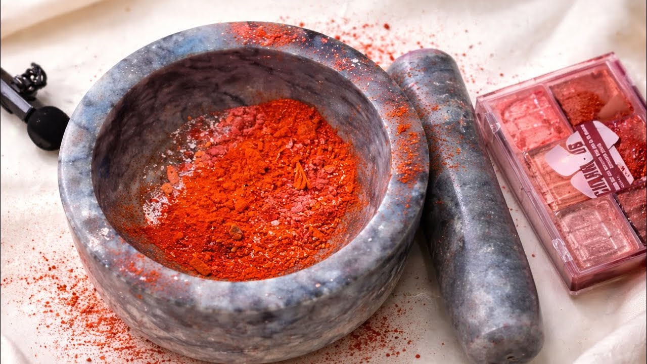 Making Slime with Makeup ASMR 💛✨#slimeasmr #goldslime #makeup