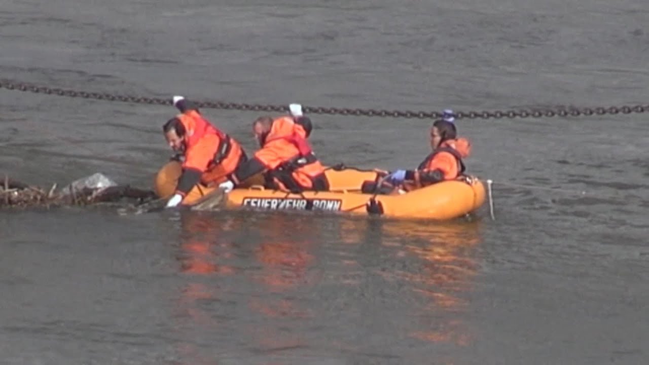 Wasserleichenfund im Rhein in Bonn Höhe Kennedybrücke (Rohmaterial)