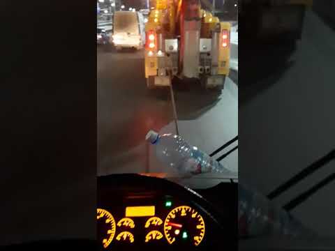 тянет грузовой эвакуатор