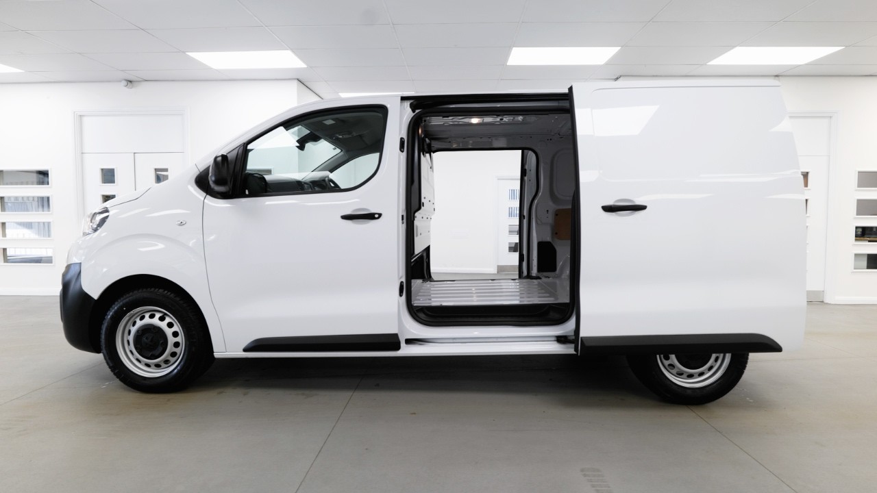 Peugeot Expert 1000 1.5 Professional Premium Plus Edition BlueHDI 100 BHP - ME73 XSL - VanStar