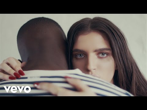 Mae Muller - Pull Up