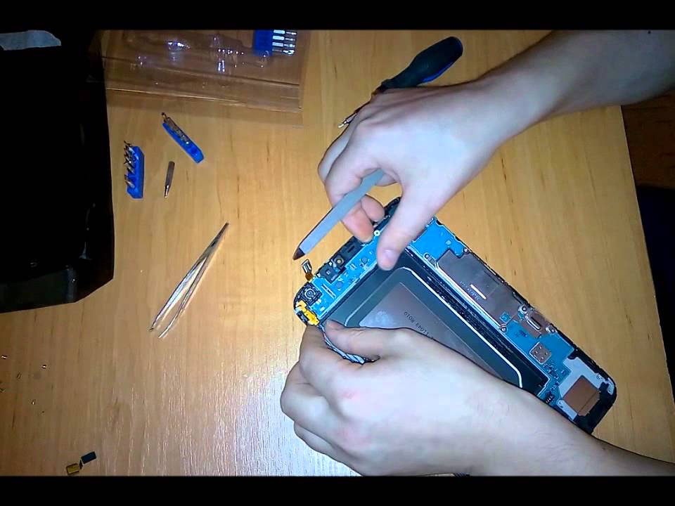 Samsung Galaxy Tab 3 (P5210) : comment changer le connecteur de charge - YouTube