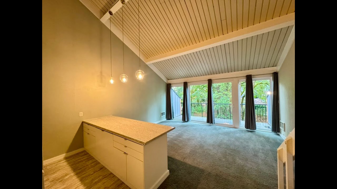 Apartment for Rent in Portland 2BR/1.5BA by Property Managers in Lake Oswego, OR 97035