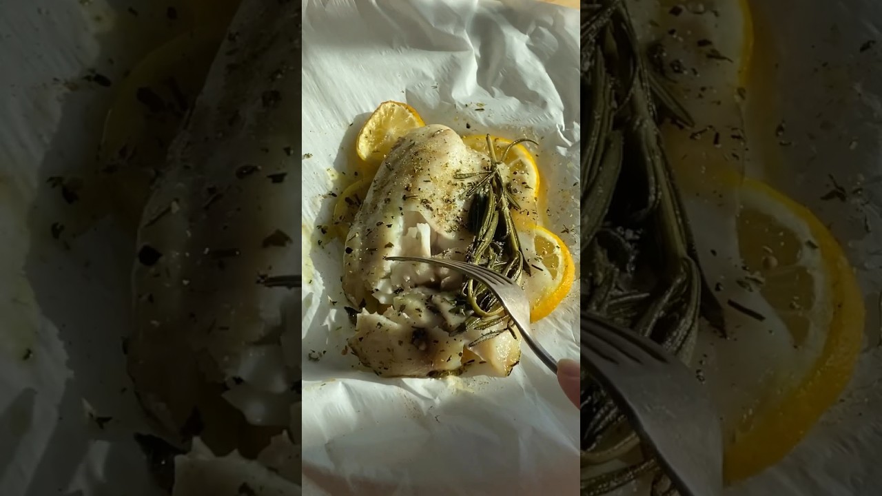 Lemon Rosemary Parchment Paper Baked Tilapia ✨📸:       @thehealthyhophead 💛