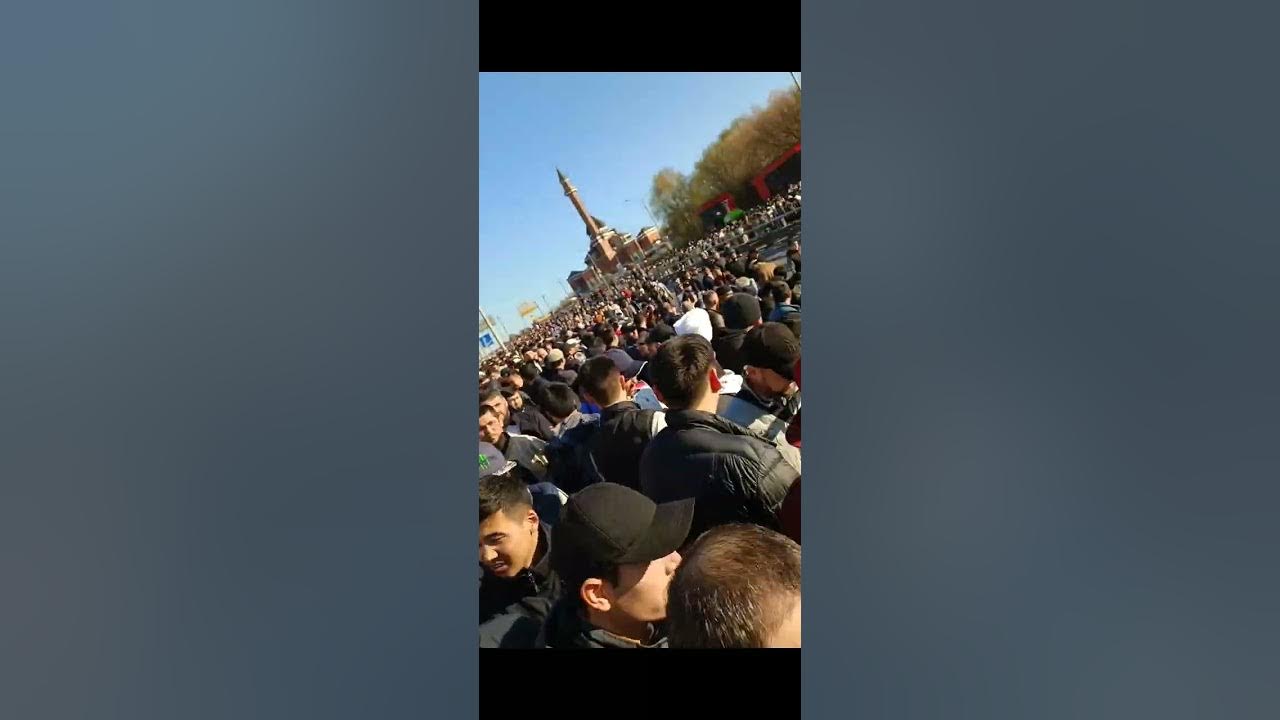 Минниханов в тюбетейке. Намаз в москве. Курбан байрам московская соборная мечеть. Мусульмане в москве. Намаз в москве сегодня 2024 июня.