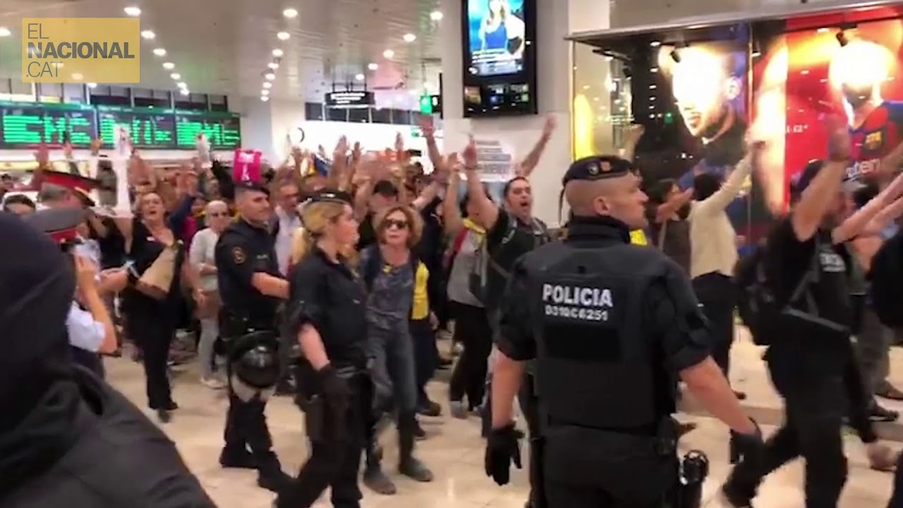 el nacional periodico Els manifestants comencen a sortir de l'Estació de Sants