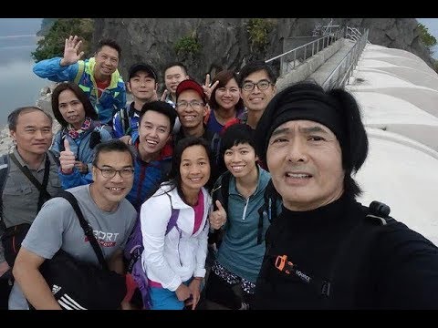 要發了！過年爬山捕獲野生「賭神」　周潤發親民自拍合照