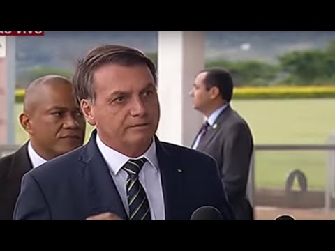 Bolsonaro volta a criticar medidas de isolamento e defende manifestações