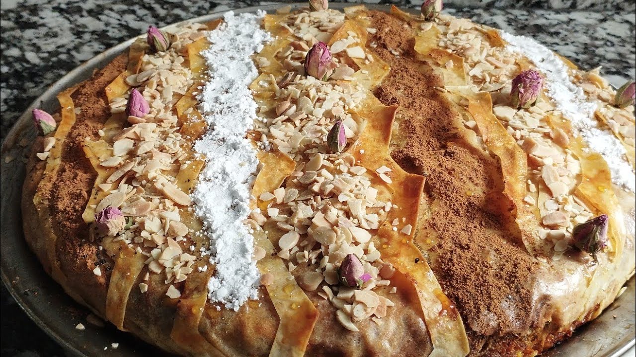 بصطيلة بدجاج واللوز حلوة كتجي معلكة وبنينة على حقها وطريقها هماوية