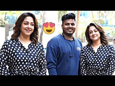 Jyothika Sweet Gesture With Her Fans | Suriya Wife Jyothika New - YOUTUBE