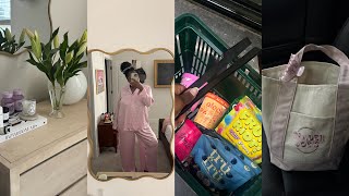 VLOG| Sticking To Routine, What’s In My Bag, Cooking Dinner & More 