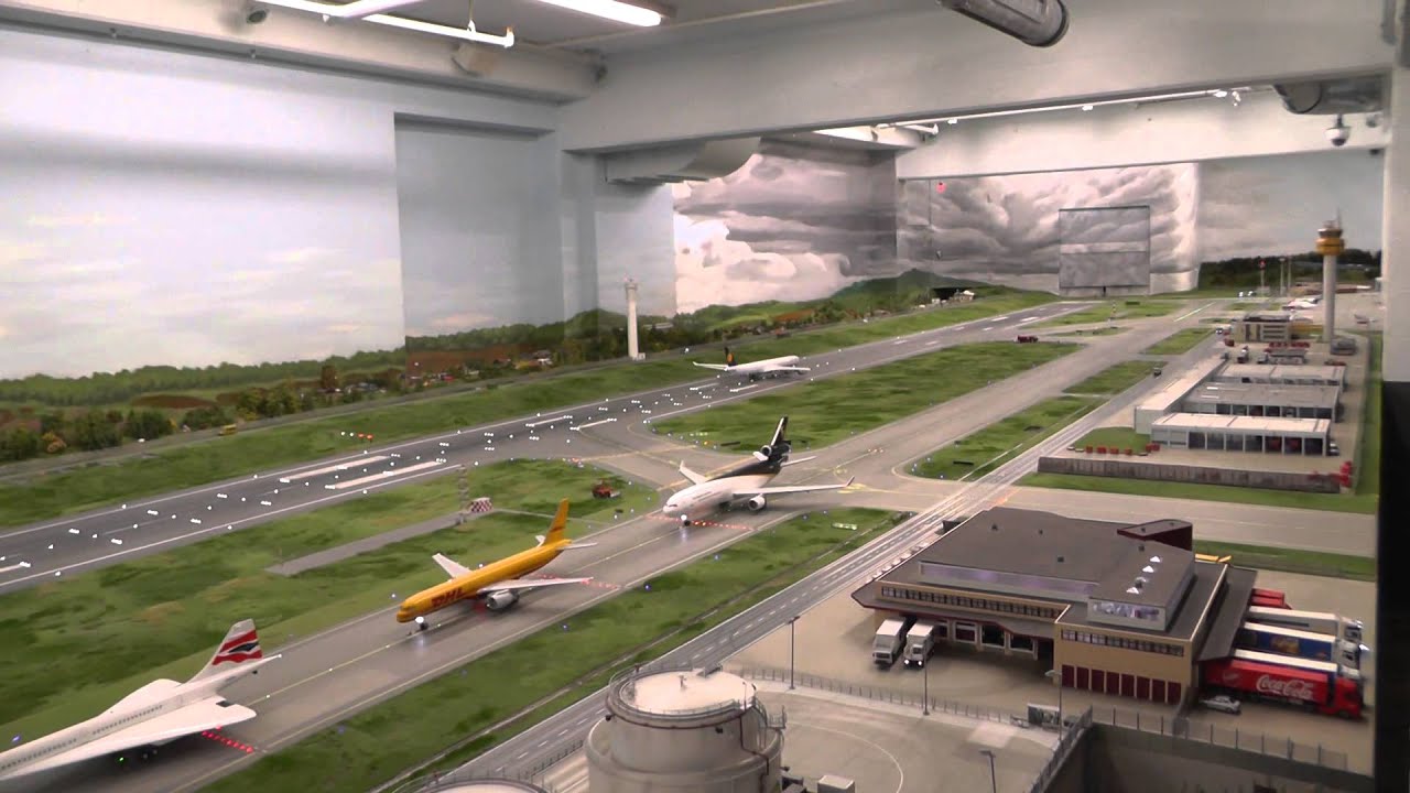 The longest video of the biggest HO scale airport in the world, Hamburg