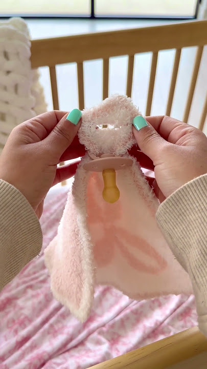 How to attach your baby's pacifier to you CuddleLane™ Luxe Lovey! ❤️