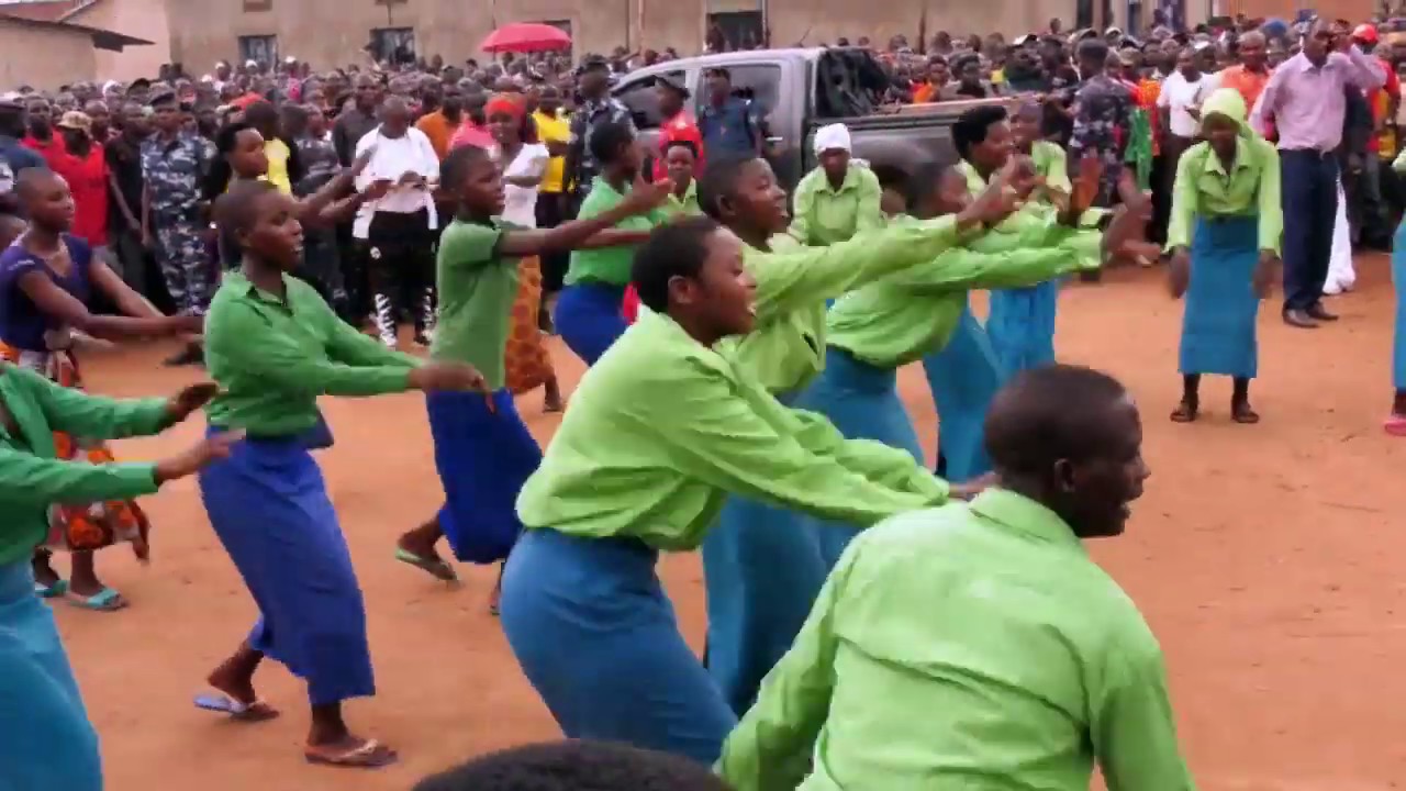 Evariste aravuga ati: 