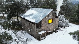 Staying in an abandoned wooden cabin for 36 hours on a snowy day