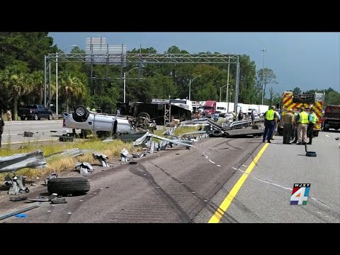 At least 2 dead, 12 hospitalized in crash on I-95 in Camden County