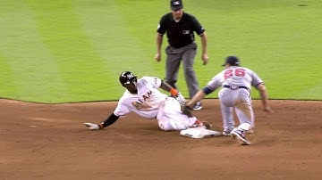 ATL@MIA: Out call on Hechavarria overturned in 5th