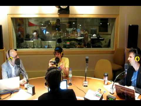 Sportnographe - Biz de Loco Locass accuse Gary Bettman - YouTube
