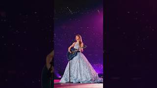 Taylor Swift Shines In An Electric Outfit At The 2024 Den Globes