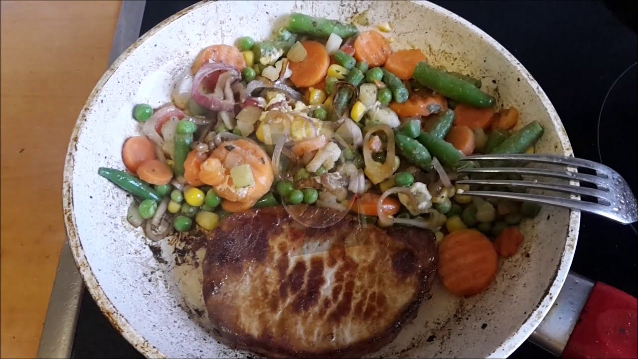 SCHNITZEL KRÄUTERBUTTER FRANZÖSISCHE GEMÜSEPFANNE Mittag Essen Mais ...