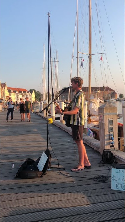 Busker plays Tennessee Whiskey by a harbour at sunset #shorts
