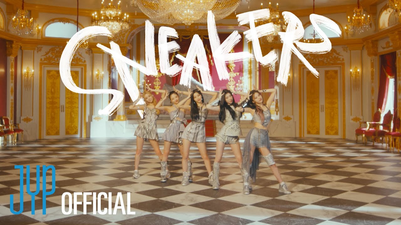 ⁣ITZY “SNEAKERS” M/V @ITZY