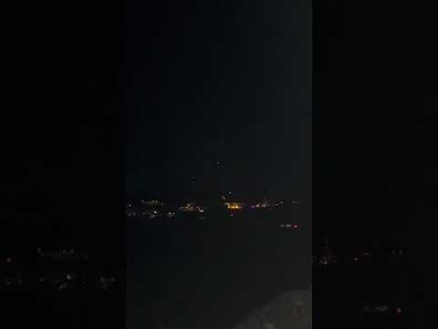 بالفيديو مشاهدة أجسام مضيئة خرجت من عرض البحر وتوجهت باتجاه منطقة الزهراني جنوب لبنان