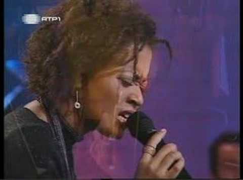 25 de Abril a Cantar - Sara Tavares - Grândola Vila Morena