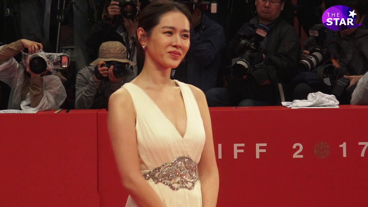 손예진, 단언컨대 오늘 최고의 '레드카펫 여신'입니다 (BIFF 레드카펫)