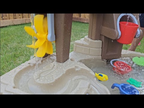 Step 2 Pump & Splash Discovery Pond Water Table